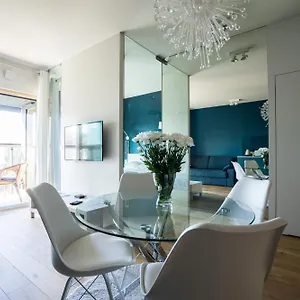 Apartment Vipwarsawapartments Sapphire Mennica, Warsaw